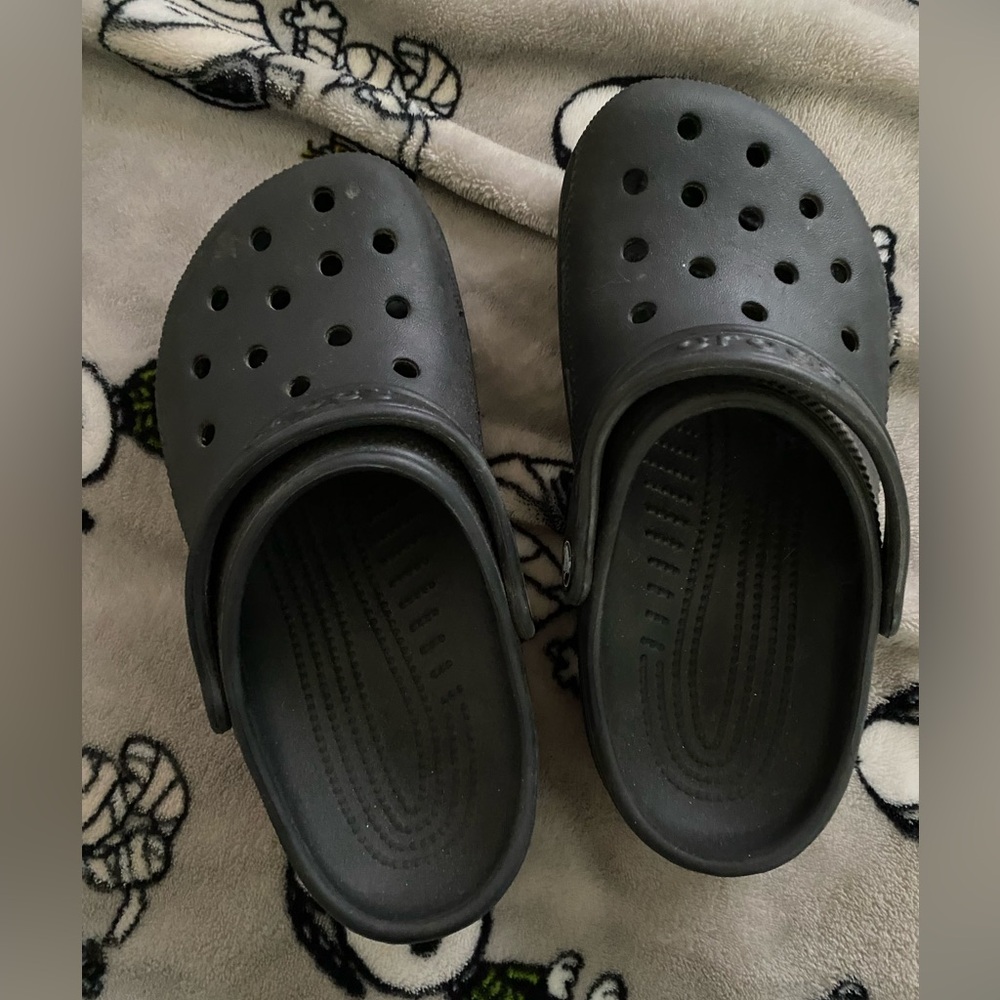 Black crocs